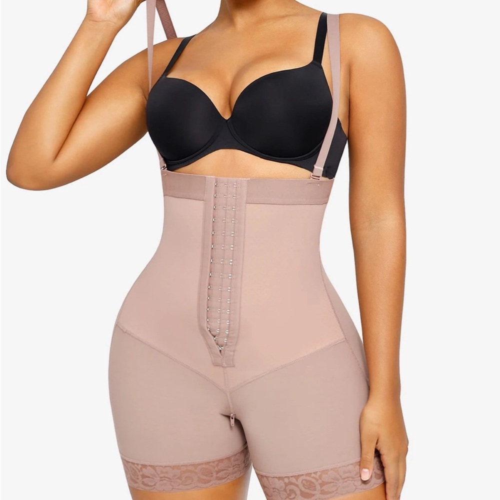 Shapellx shapewear Bare Essential AirSlim® Core
Sculpt Mid Thigh Shaper Short - Picture 2 of 10